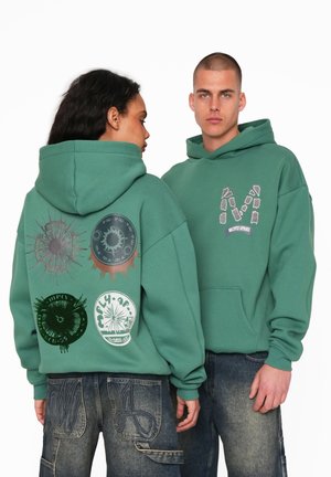 ASSORTMENT - Jersey con capucha - green
