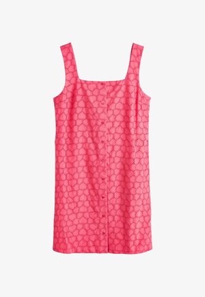 Roze mouwloze jurk met vierkante halslijn, knoopsluiting aan de voorkant en hartvormig borduurwerk met oogjes op de stof.