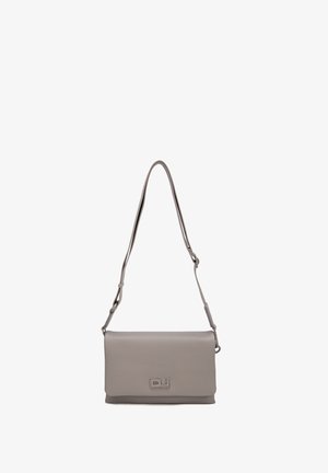 Graue rechteckige Lederschultertasche mit verstellbarem Riemen und kleinem metallischem Logo auf der vorderen Klappe.