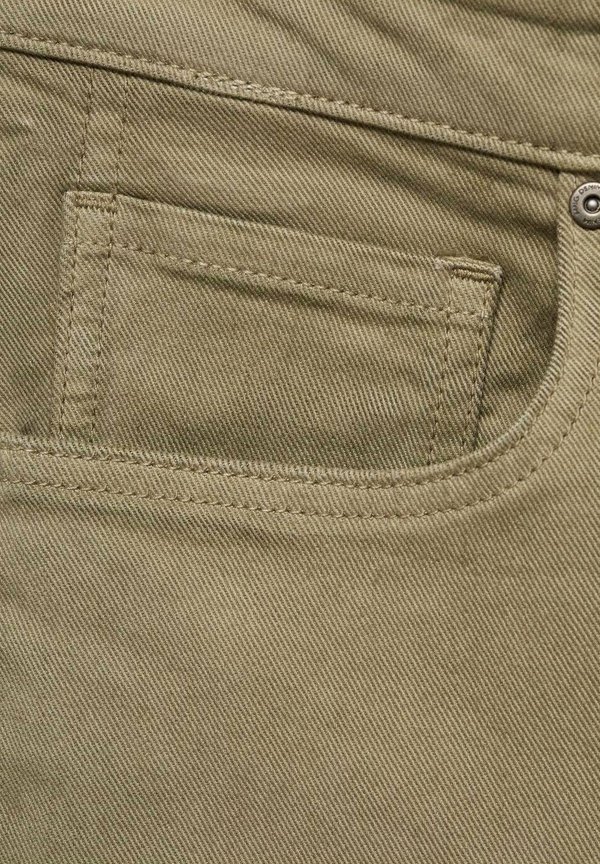 SLIM-FIT BERMUDA  - Denim shorts - khaki3