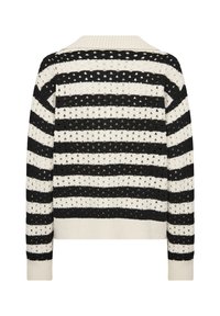 Pull rayé présentant des couleurs alternées noir et blanc cassé, fabriqué en tissu tricoté texturé avec un col et des poignets côtelés.