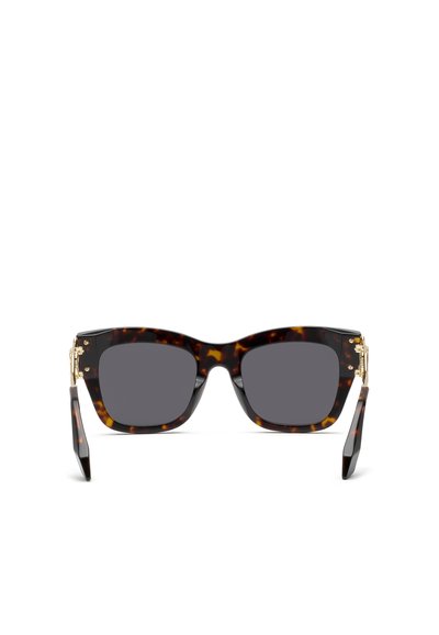 Lunettes de soleil carrées en écaille avec verres foncés et charnières décoratives dorées sur les branches.