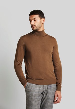 Brown turtleneck sweater in a smooth, fitted design. Ribbed collar and hem details, paired with plaid trousers.