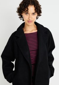 Gina Tricot BELTED LONG COAT - Klasisks mētelis - black