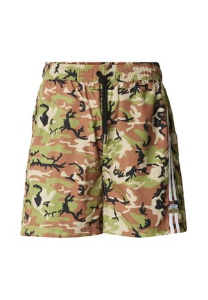 Férfi terepmintás fürdőnadrág elasztikus derékpánttal, fekete húzózsinórral, két fehér csíkkal és kis logóval a jobb lábszáron.