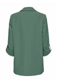 Vihreä kevyt bleiseri, jossa on istuva malli, notched-kaulus ja käännetyt hihat. Sujuva pinta ilman näkyviä kuoseja tai metalliosia.