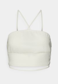 Top cropped de cor creme claro com alças finas e ajustáveis, apresentando uma textura franzida e um acabamento suave. Sem padrões ou acessórios visíveis.