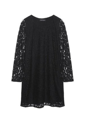 Schwarzes Spitzenkleid mit langen Ärmeln, rundem Ausschnitt und fließender Silhouette, das durchgehend mit filigranen Blumenmustern verziert ist.