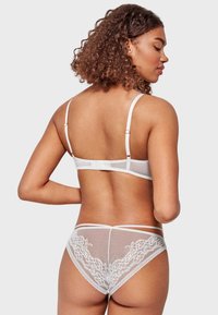 Gisela Sujetador balconette - white