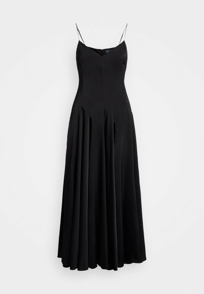 Μαύρο maxi φόρεμα με λεπτές τιράντες, V-λαιμόκοψη και πλισέ φούστα. Λείο ύφασμα με ρέουσα σιλουέτα.