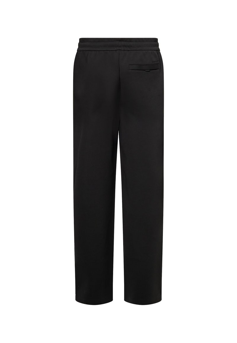 Pantalones negros de corte recto con cintura elástica y un único bolsillo trasero de ojal con cierre de botón.
