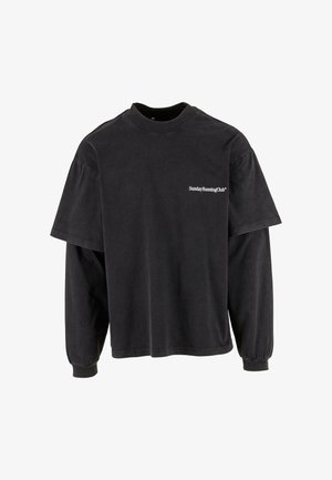 Czarna, oversize t-shirt z bawełny. Charakteryzuje się okrągłym dekoltem, krótkimi rękawami oraz napisem "Sunday Running Club" na lewej piersi.