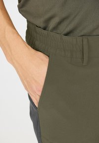 Whistler Outdoor Shorts - black ink