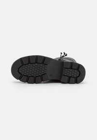 Jana Botas - black