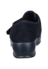 Black fitness shoes with a suede upper, a padded collar, and a cushioned rubber sole. Features a hook-and-loop strap for easy adjustment.