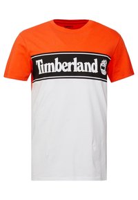 Tričko s krátkým rukávem, s oranžovou horní částí, bílou dolní částí a černým horizontálním pruhem, na kterém je logo "Timberland" a emblém stromu.