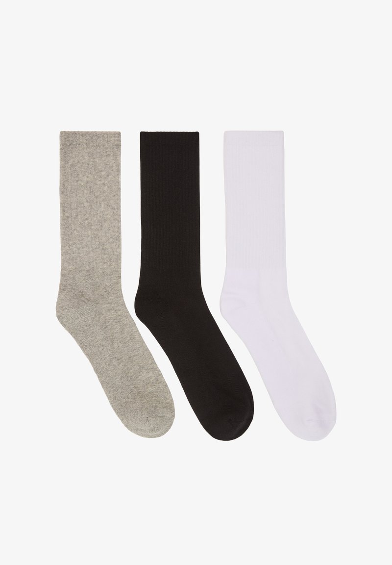 Calzini in misto cotone grigi, neri e bianchi. Ogni calzino presenta una texture a costine e una lunghezza classica a mezzo polpaccio.