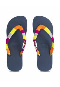 Des tongs bleues avec des semelles texturées, dotées de brides en tissu coloré aux teintes orange, jaune, rose et accents argentés, rehaussées de bouts dorés.