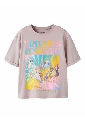 T-shirt violet clair avec texte coloré « Friends Forever » et quatre filles chevauchant des licornes sur un fond pastel à explosion étoilée arc-en-ciel.