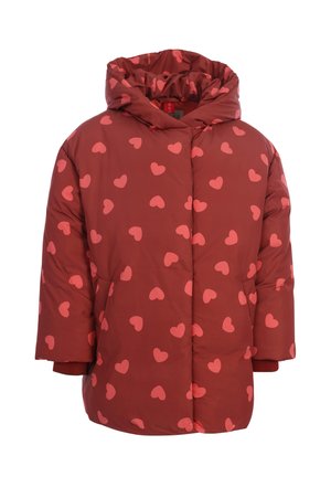 Rode gewatteerde winterjas met capuchon, versierd met verspreide roze hartjespatronen, lange mouwen en zijzakken.