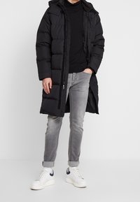 Denham Vaqueros pitillo - grey denim