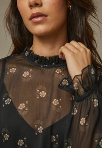 Laura Ashley REGULAR FIT - TIERED - Maksimekko - black