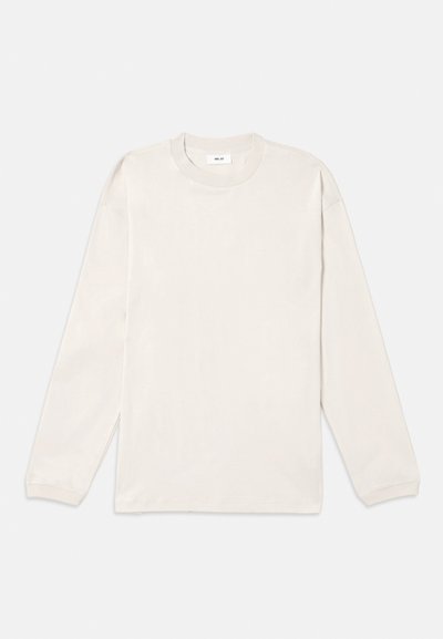 Long-sleeve, crew-neck t-shirt in light beige. Made of soft cotton, features a straight cut and side slit hems for ease of movement.