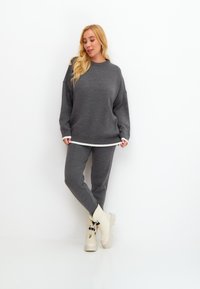 Cesare Gaspari OVERSIZED JOGGER SET  - Spodnie treningowe