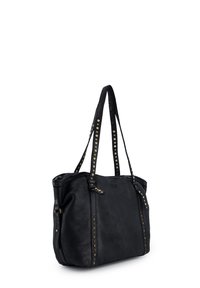 Černá kožená taška přes rameno se zlatými hroty podél rukojetí a bočních švů, s měkkou texturou a prostorným designem.