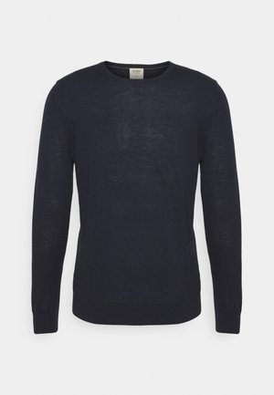 Marineblauwe lange mouwen crewneck trui. Gemaakt van zachte, lichte stof met een gladde textuur. Eenvoudig ontwerp, geen zichtbare patronen of accenten.