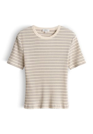 Beige gebreide top met korte mouwen, horizontaal zwart stikselpatroon, ronde halslijn en normale pasvorm.