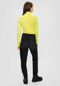 QS MIT ROLLKRAGEN - Longsleeve - vanille