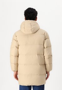 Tommy Jeans ESSENTIAL - Abrigo de plumas - beige