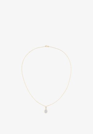 Zlatna lančić ogrlica sa privjeskom u obliku suze s teksturiranom srebrnom površinom, prikazana na bijeloj pozadini.