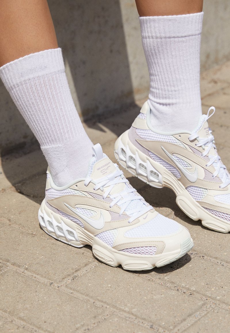 Nike Sportswear ZOOM AIR FIRE - Sneakers - white/white/pale ivory/iced lilac/barely - Zalando.dk