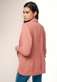 Next REGULAR FIT - Abrigo corto - pink