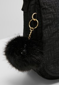 Kipling Skuldertasker - black