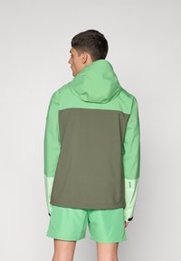 Peak Performance TRAIL JACKET - Hardshell-jakke - peppermint/pine needle/vivid green