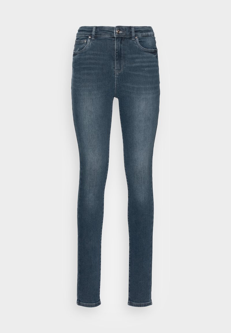 Vaqueros ajustados en denim azul oscuro. Presentan una cintura alta, bolsillos frontales y una textura suave. Diseño clásico de cinco bolsillos con un ligero desgastado.