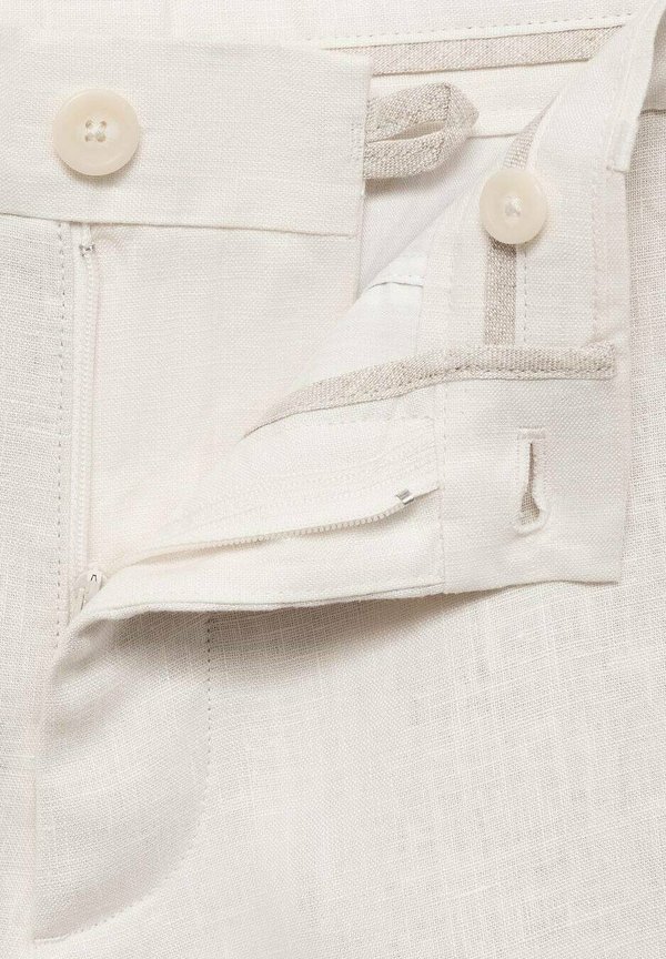 SLIM-FIT  - Shorts - blanc cassé3