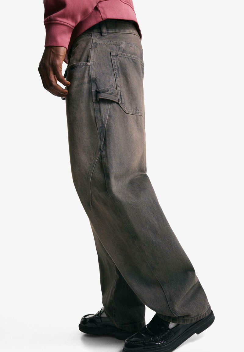 Bershka BALLOON FIT BAGGY Jeans baggy brown/grigio denim