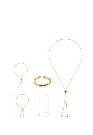 Fünf Schmuckstücke aus Gold, darunter zwei verstellbare Kettenarmbänder, ein offener ovaler Gliederring, ein Paar Threader-Ohrringe und eine Lariat-Halskette.