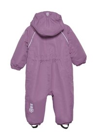 Lila isolerad overall med huva, elastiska ärmslut och reflexdetaljer. Slät textur med cinchad midja och logotypdetalj.