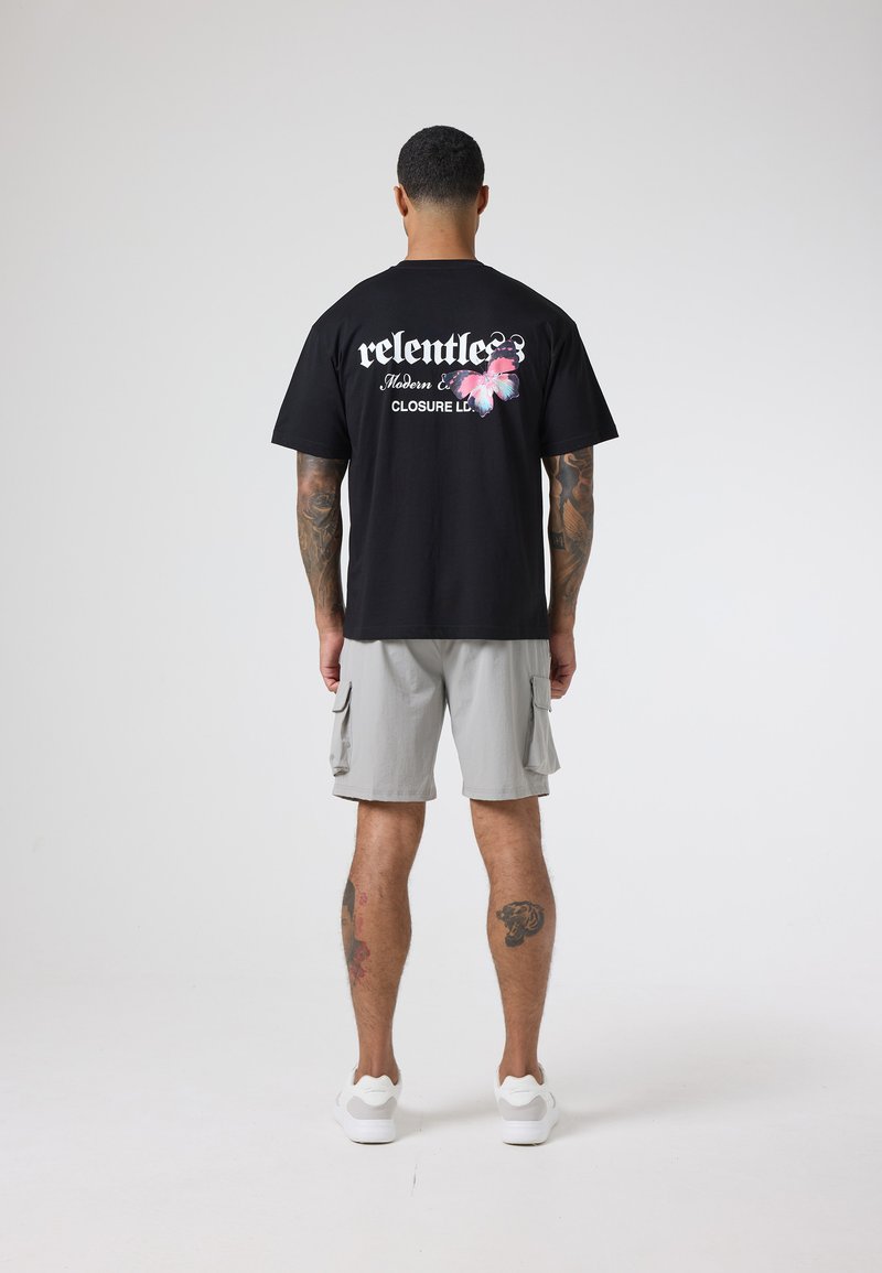 CLOSURE London RELAXED FIT RELENTLESS TEE - Print T-shirt - black