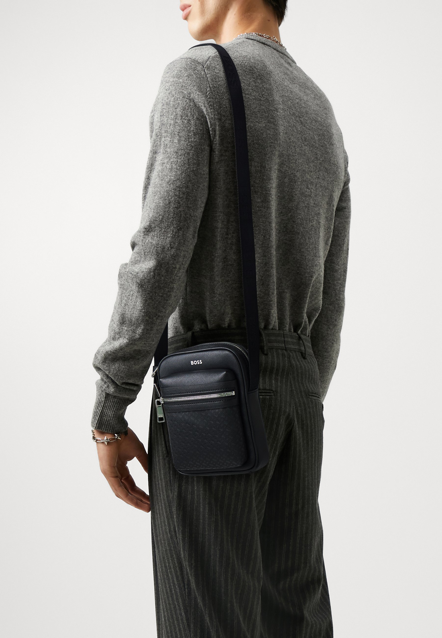 BOSS ボス★ブラック Zair バッグ BOSS Zair Leather Crossbody Bag | Black | FARFETCH