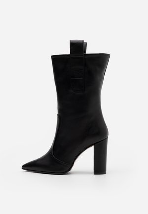 Laarzen met hoge hak - black