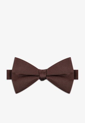 Brązowa satynowa mucha z klasycznym węzłem, na białym tle.