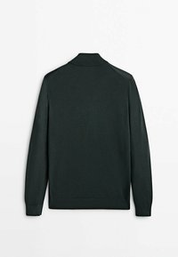 Pull vert foncé à manches longues avec col rond haut, présenté à plat et montrant le dos sur fond blanc.
