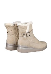 Botas de invierno beige con ribete de pelo sintético blanco, cremallera lateral, correa decorativa con hebilla y suela de goma gruesa para el clima frío.
