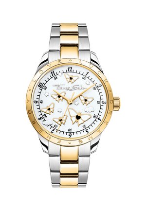 Zweifarbige silberne und goldene Armbanduhr mit Schmetterlings- und Sternmotiven auf weißem Zifferblatt, goldene Lünette graviert mit "Love, Luck, Dreams, Energy."